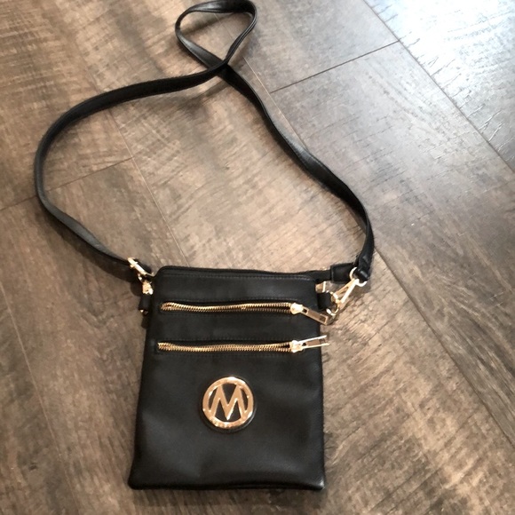 NWOT MIA K. COLLECTION BLK/GOLD CROSSBODY PURSE - Picture 5 of 8